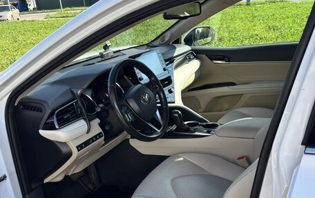 Toyota Camry, 2021 год, 3 450 000 рублей, 7 фотография
