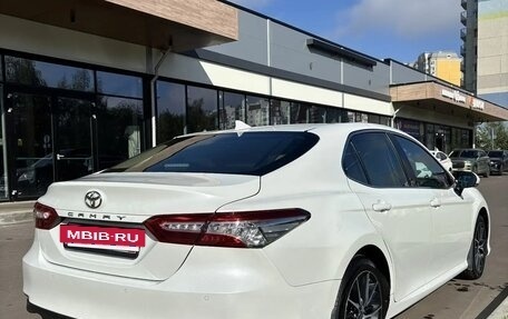 Toyota Camry, 2021 год, 3 450 000 рублей, 10 фотография