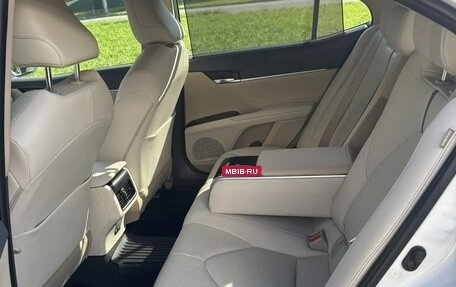 Toyota Camry, 2021 год, 3 450 000 рублей, 2 фотография