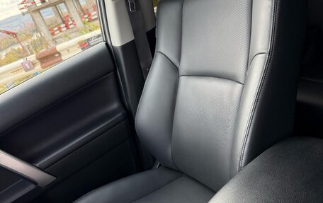 Toyota Land Cruiser Prado 150 рестайлинг 2, 2021 год, 6 490 000 рублей, 28 фотография