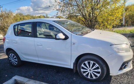 Renault Sandero II рестайлинг, 2019 год, 880 000 рублей, 2 фотография