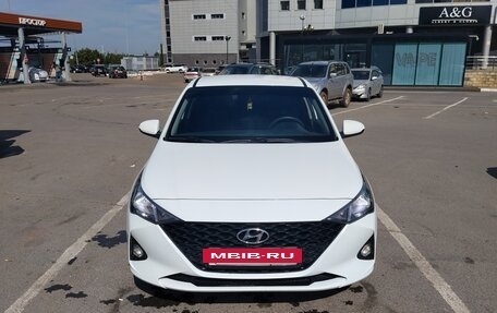 Hyundai Solaris II рестайлинг, 2021 год, 1 450 000 рублей, 2 фотография