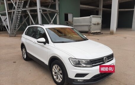 Volkswagen Tiguan II, 2018 год, 2 100 000 рублей, 2 фотография