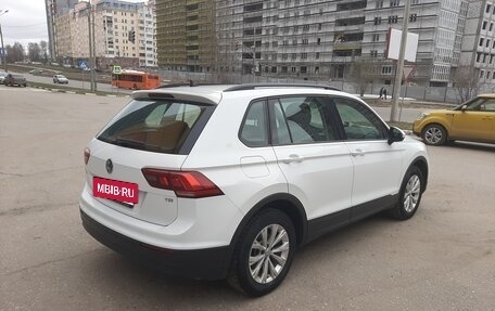 Volkswagen Tiguan II, 2018 год, 2 100 000 рублей, 3 фотография