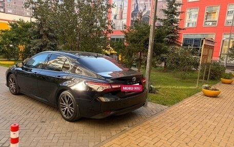 Toyota Camry, 2021 год, 3 400 000 рублей, 2 фотография