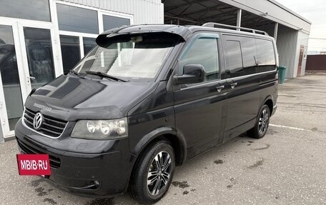 Volkswagen Caravelle T5, 2005 год, 1 300 000 рублей, 2 фотография