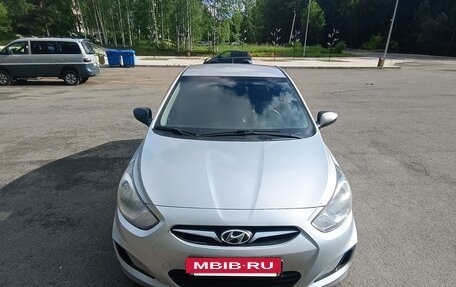Hyundai Solaris II рестайлинг, 2012 год, 860 000 рублей, 5 фотография