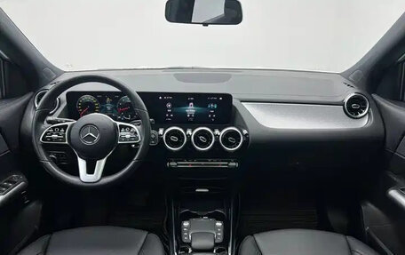 Mercedes-Benz GLA, 2022 год, 1 977 000 рублей, 9 фотография