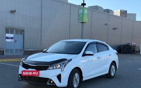 KIA Rio IV, 2021 год, 1 690 000 рублей, 2 фотография
