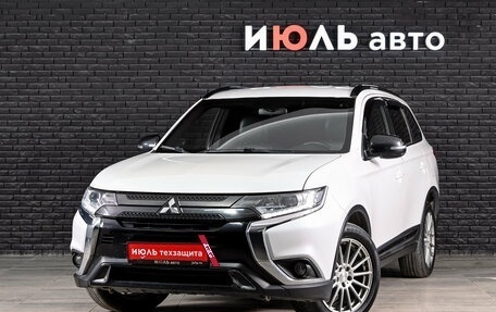 Mitsubishi Outlander III рестайлинг 3, 2020 год, 2 400 000 рублей, 2 фотография