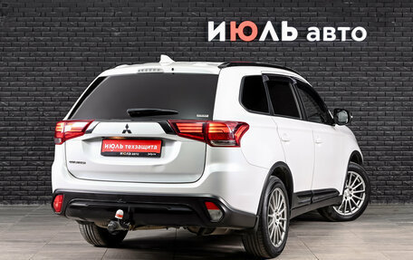Mitsubishi Outlander III рестайлинг 3, 2020 год, 2 400 000 рублей, 5 фотография