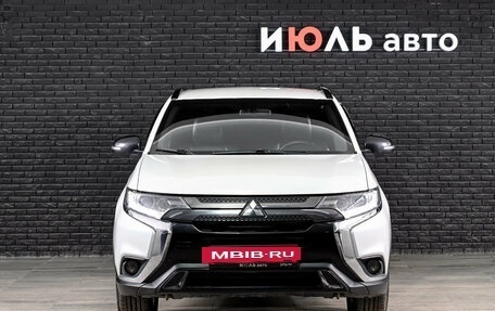 Mitsubishi Outlander III рестайлинг 3, 2020 год, 2 400 000 рублей, 3 фотография