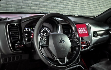 Mitsubishi Outlander III рестайлинг 3, 2020 год, 2 400 000 рублей, 13 фотография