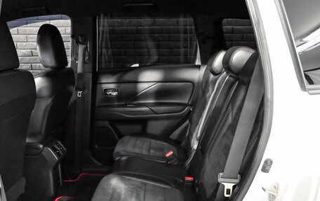 Mitsubishi Outlander III рестайлинг 3, 2020 год, 2 400 000 рублей, 20 фотография