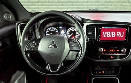 Mitsubishi Outlander III рестайлинг 3, 2020 год, 2 400 000 рублей, 18 фотография