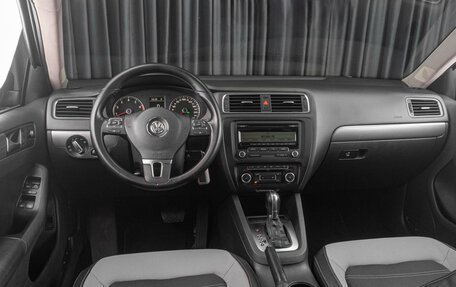 Volkswagen Jetta VI, 2011 год, 899 000 рублей, 6 фотография