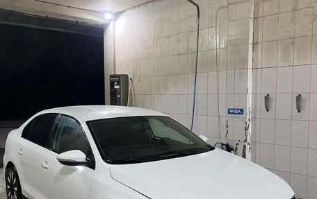 Volkswagen Jetta VI, 2015 год, 550 000 рублей, 2 фотография