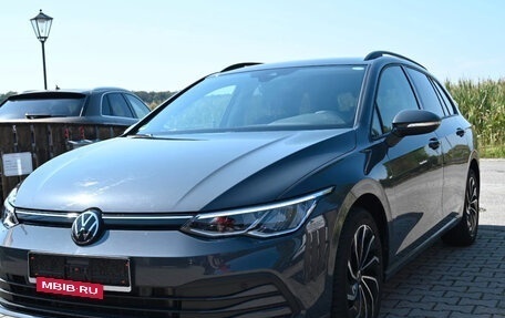 Volkswagen Golf VIII, 2023 год, 3 457 000 рублей, 1 фотография