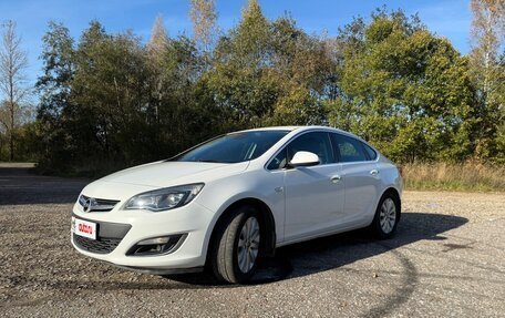 Opel Astra J, 2013 год, 690 000 рублей, 3 фотография
