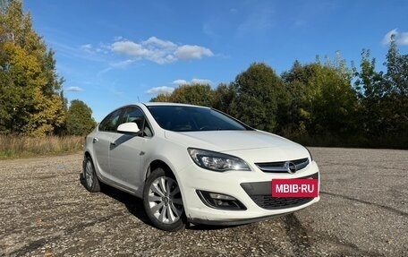 Opel Astra J, 2013 год, 690 000 рублей, 2 фотография
