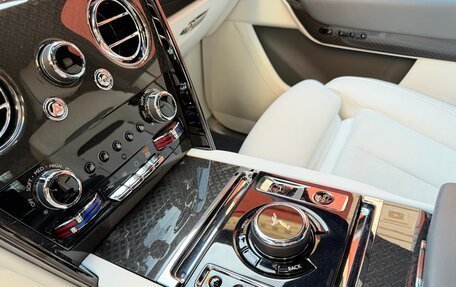 Rolls-Royce Cullinan, 2020 год, 27 900 000 рублей, 19 фотография