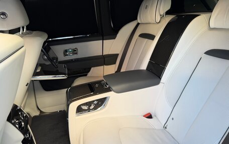 Rolls-Royce Cullinan, 2020 год, 27 900 000 рублей, 21 фотография