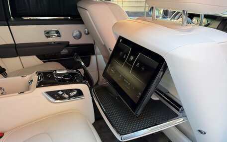 Rolls-Royce Cullinan, 2020 год, 27 900 000 рублей, 28 фотография