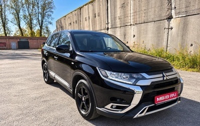 Mitsubishi Outlander III рестайлинг 3, 2019 год, 2 250 000 рублей, 1 фотография