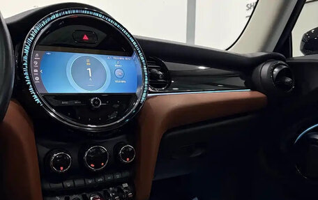 MINI Hatch, 2022 год, 1 980 000 рублей, 9 фотография