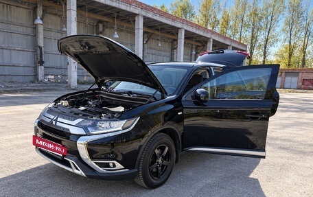 Mitsubishi Outlander III рестайлинг 3, 2019 год, 2 250 000 рублей, 9 фотография