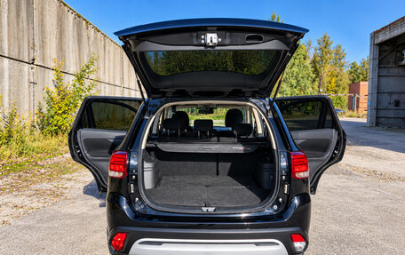 Mitsubishi Outlander III рестайлинг 3, 2019 год, 2 250 000 рублей, 12 фотография
