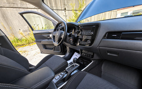 Mitsubishi Outlander III рестайлинг 3, 2019 год, 2 250 000 рублей, 31 фотография
