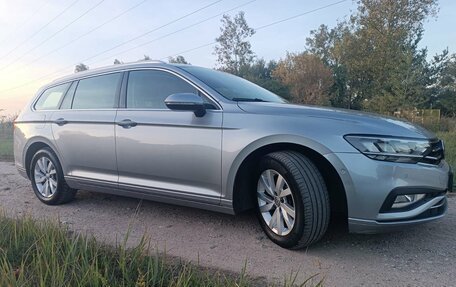 Volkswagen Passat B8 рестайлинг, 2019 год, 1 890 000 рублей, 2 фотография