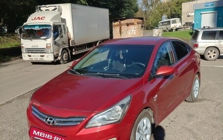 Hyundai Solaris II рестайлинг, 2015 год, 825 000 рублей, 2 фотография