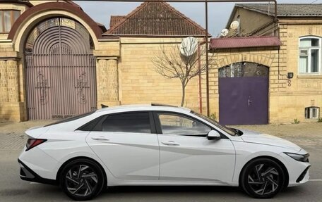 Hyundai Elantra, 2024 год, 1 730 000 рублей, 2 фотография
