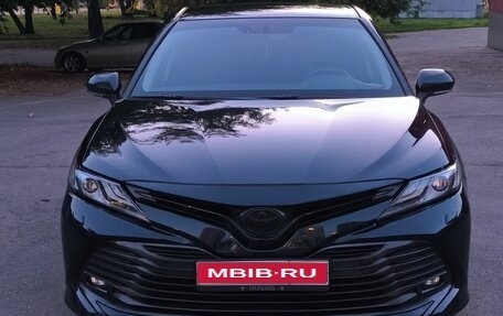 Toyota Camry, 2019 год, 2 300 000 рублей, 1 фотография