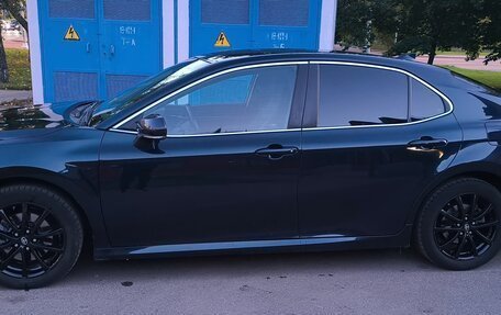 Toyota Camry, 2019 год, 2 300 000 рублей, 3 фотография