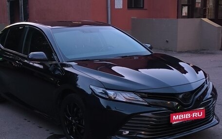 Toyota Camry, 2019 год, 2 300 000 рублей, 8 фотография