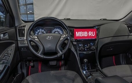 Hyundai Sonata VI, 2011 год, 950 000 рублей, 6 фотография