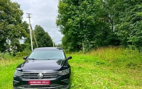 Volkswagen Tiguan II, 2021 год, 2 500 000 рублей, 13 фотография