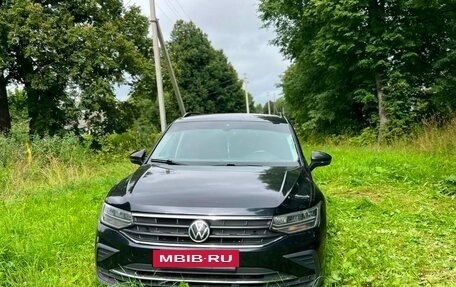 Volkswagen Tiguan II, 2021 год, 2 500 000 рублей, 16 фотография