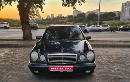 Mercedes-Benz E-Класс, 1996 год, 700 000 рублей, 1 фотография