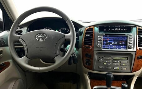 Toyota Land Cruiser 100 рестайлинг 2, 2005 год, 2 150 000 рублей, 17 фотография