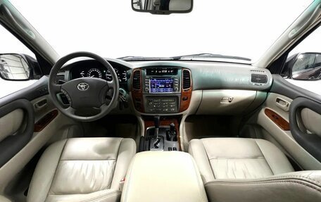 Toyota Land Cruiser 100 рестайлинг 2, 2005 год, 2 150 000 рублей, 15 фотография