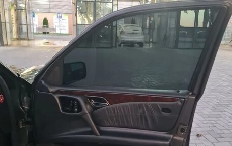 Mercedes-Benz E-Класс, 1996 год, 700 000 рублей, 6 фотография
