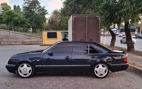 Mercedes-Benz E-Класс, 1996 год, 700 000 рублей, 3 фотография