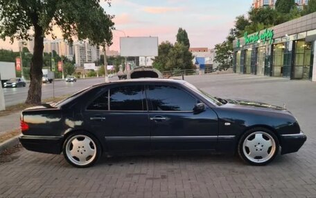 Mercedes-Benz E-Класс, 1996 год, 700 000 рублей, 2 фотография