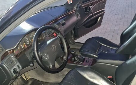 Mercedes-Benz E-Класс, 1996 год, 700 000 рублей, 11 фотография
