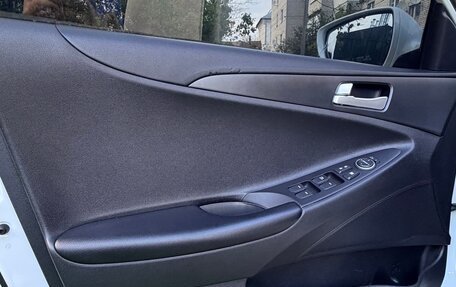Hyundai Sonata VI, 2012 год, 1 050 000 рублей, 28 фотография