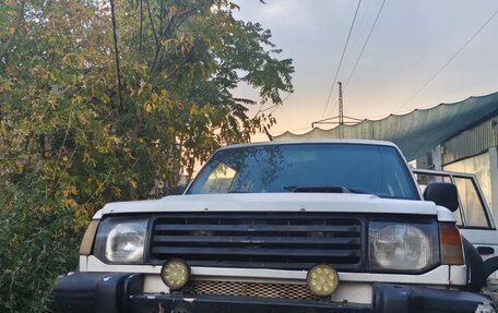 Mitsubishi Pajero III рестайлинг, 1994 год, 400 000 рублей, 3 фотография